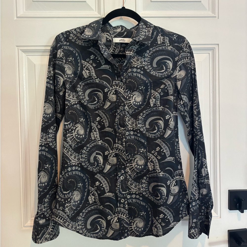 0039 Italy Button Down blue and gray paisley print Womens Top Tailored Fit small